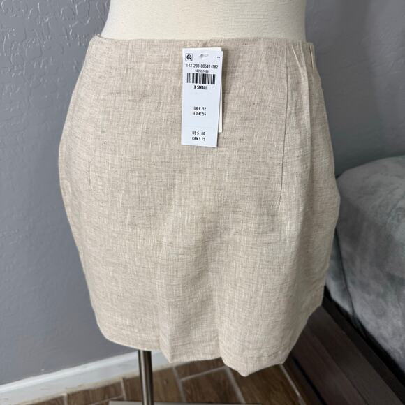 The A&F Scarlett Ultra High Rise Linen-Blend Mini Skort, Oatmeal, XS - Picture 3 of 6